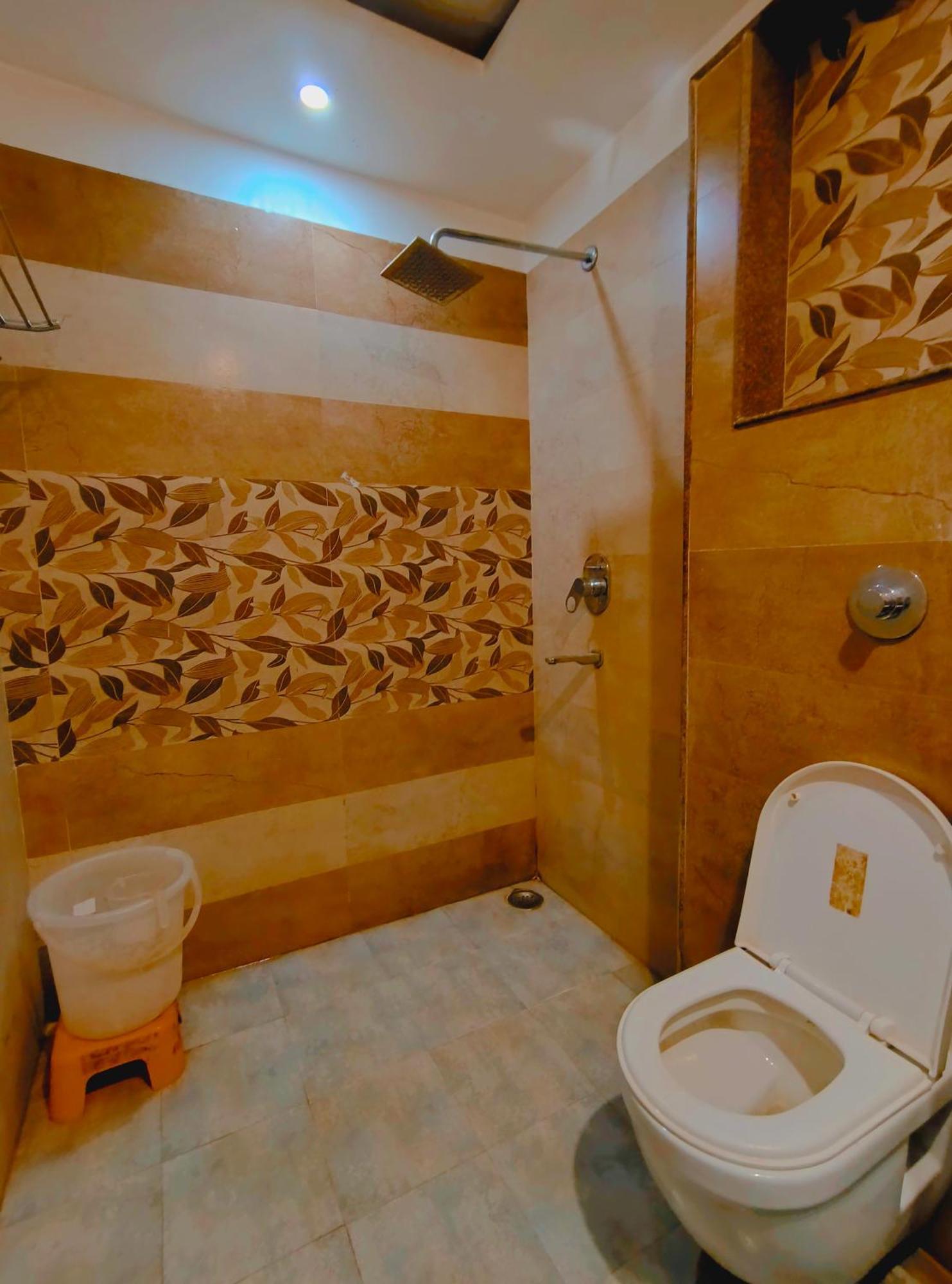 P Palace - Near Kashi Vishwanath Temple فاراناسي المظهر الخارجي الصورة